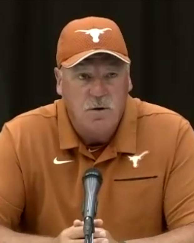 052722-Mike White-Janae Jefferson-Texas-NCAA Super 02-ah
